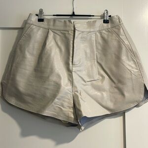 Grey lab beige leather short. Size L
